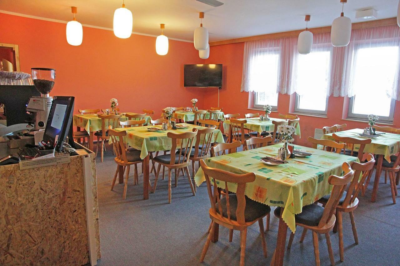 Pod Javorem Otel Velké Karlovice Dış mekan fotoğraf