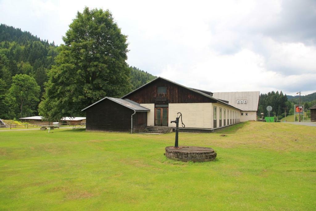 Pod Javorem Otel Velké Karlovice Dış mekan fotoğraf