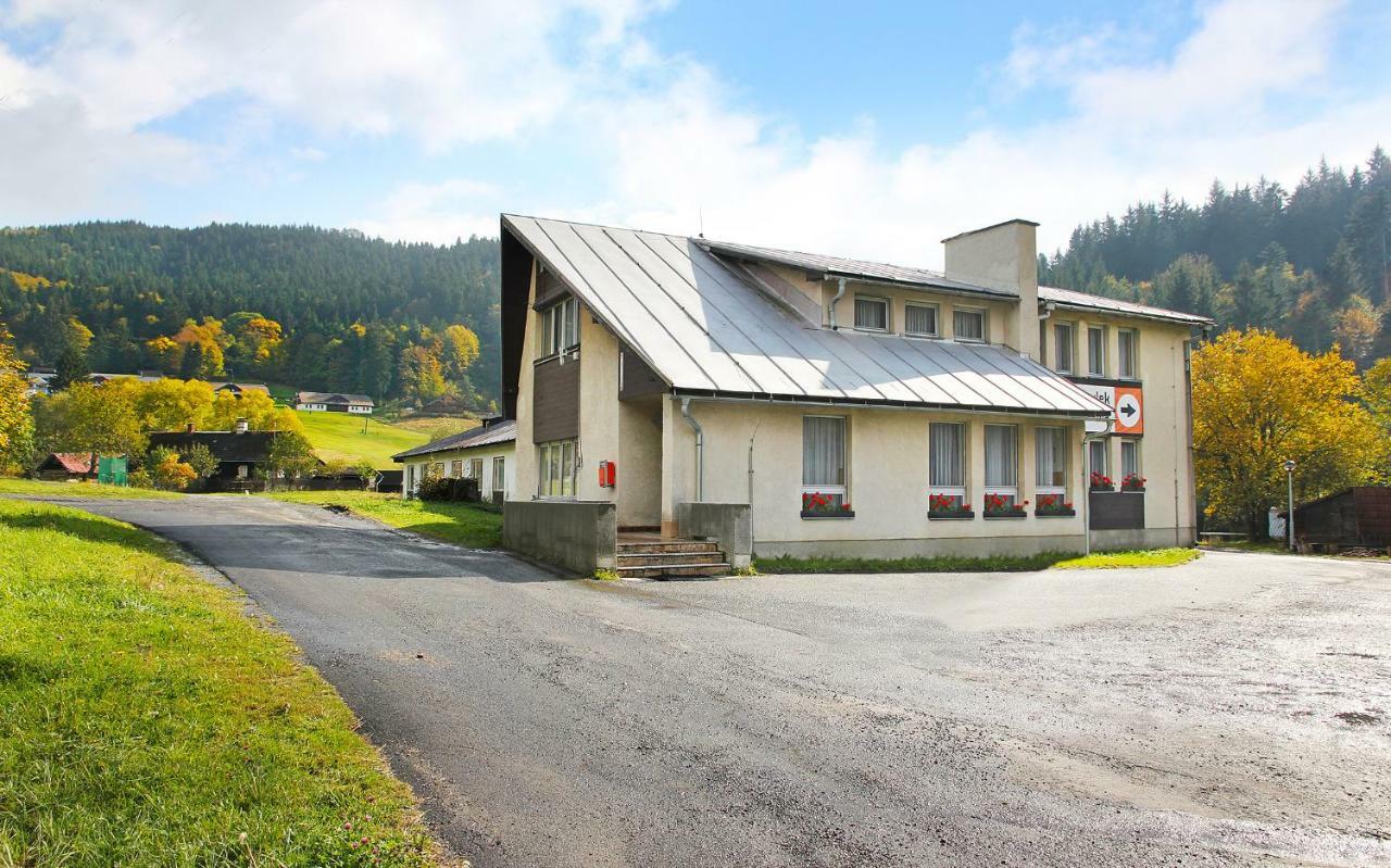 Pod Javorem Otel Velké Karlovice Dış mekan fotoğraf