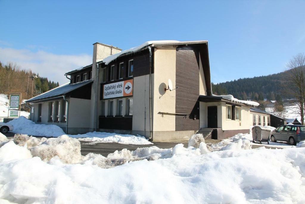 Pod Javorem Otel Velké Karlovice Dış mekan fotoğraf
